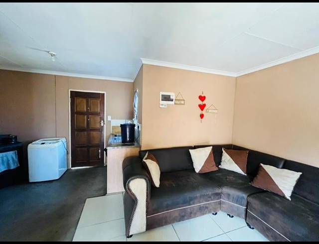 2 BEDROOM HOUSE FOR SALE IN WINDMILL PARK